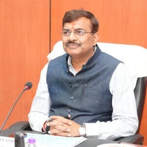 मुख्य सचिव श्री आनन्द बर्द्धन ने राज्य से संबंधित प्रकरण में कैबिनेट सचिव तथा भारत सरकार के विभिन्न सचिवों से भेंट की