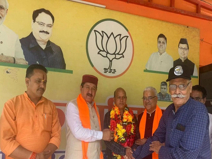 भाजपा को फायदा पहुंचाने के लिए पूरण सिंह ने जिपं सुमाड़ी से नाम वापसी की