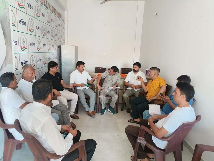 अठूरवाला में कांग्रेस कार्यकर्ताओं की अहम बैठक, विकास पर रहा ज़ोर