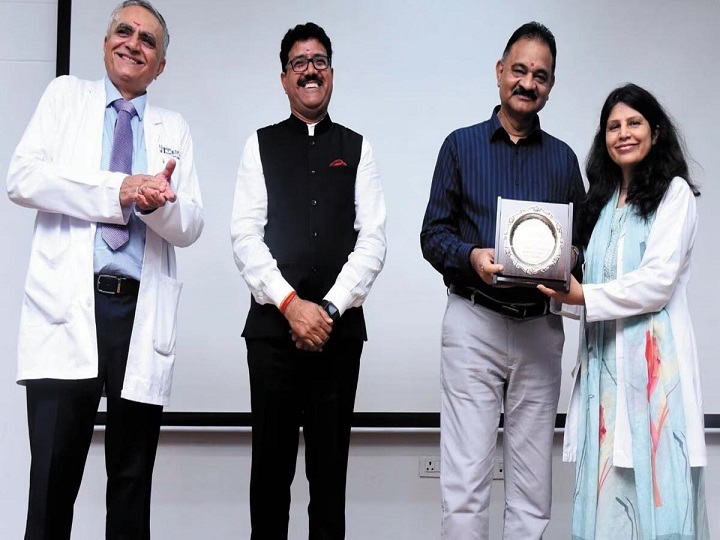 मानवता के रक्षक चिकित्सकों को किया गया सम्मानित
