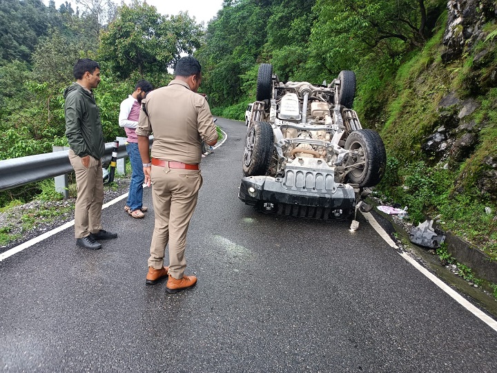 रफ्तार बनी हादसे की वजह, थार पलटी, दो घायल