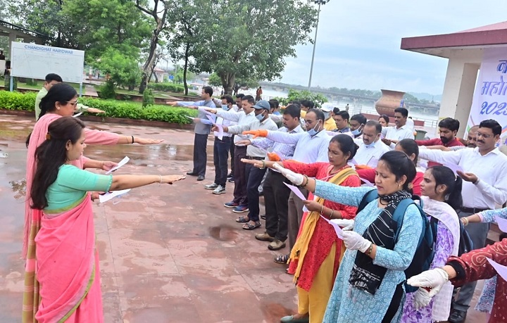 गंगा और सहायक नदियों की रक्षा को लेकर दिलाई गई जागरूकता की शपथ