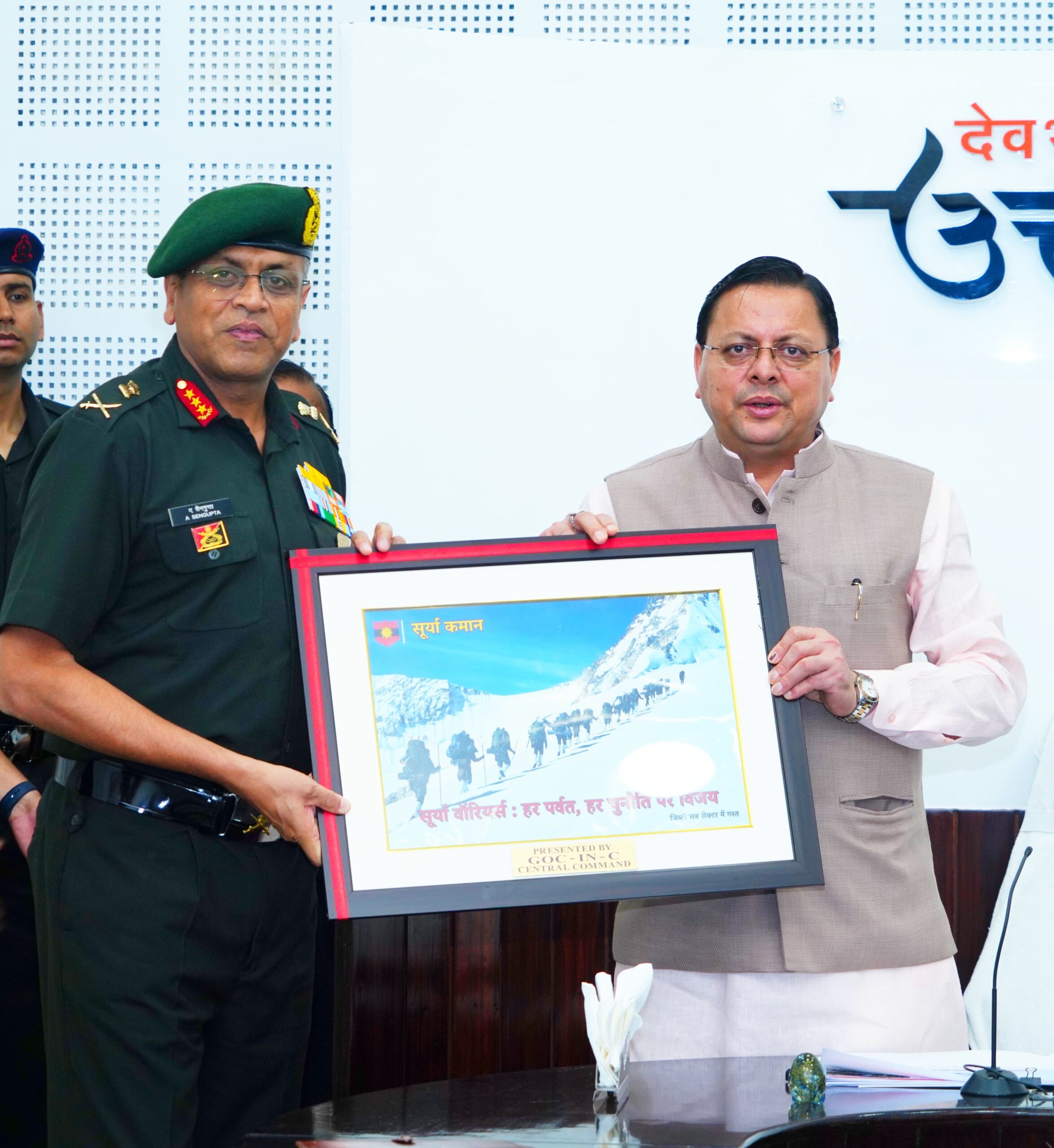 मुख्यमंत्री धामी से मिले मध्य कमान के जीओसी-इन-सी लेफ्टिनेंट जनरल सेनगुप्ता