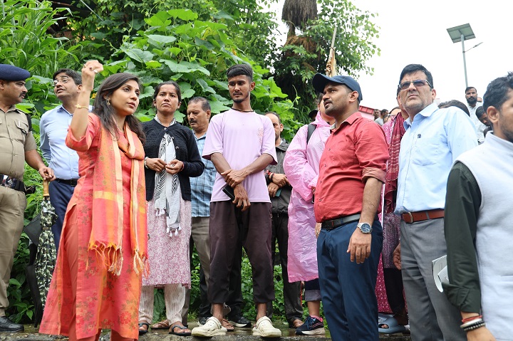 प्रभावित लोगों के लिए सुरक्षित स्थानों पर शिफ्टिंग जारी