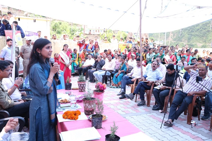 डीएम ने कहा – उत्पादों की पहचान और विपणन के लिए होगा समुचित प्रबंधन