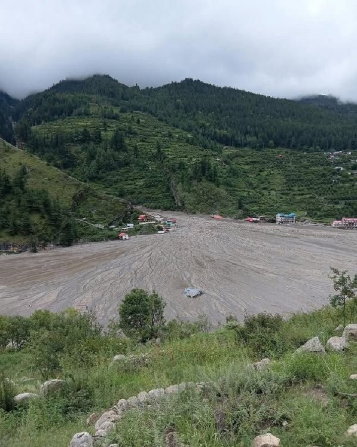 लापता लोगों की कोई खबर नहीं, बढ़ती जा रही है मलबे में दबे होने की आशंका