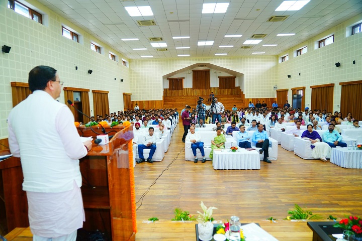 मुख्यमंत्री ने 187 नवचयनितों को सौंपे नियुक्ति पत्र