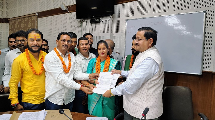 जिला पंचायत चुनाव में बढ़ा रोमांच, अध्यक्ष के दो और उपाध्यक्ष के चार उम्मीदवार