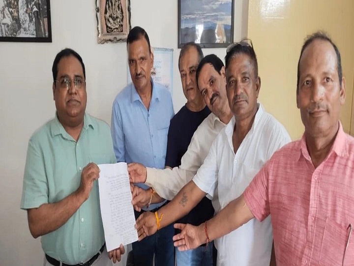 पुश्तैनी चरागाह भूमि की रक्षा के लिए एकजुट हुए ग्रामीण