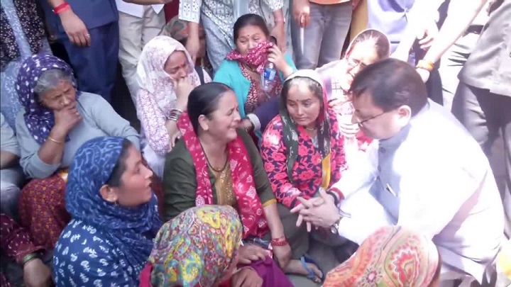 आपदा राहत व्यवस्था का जायजा लेने चमोली पहुंचे सीएम धामी