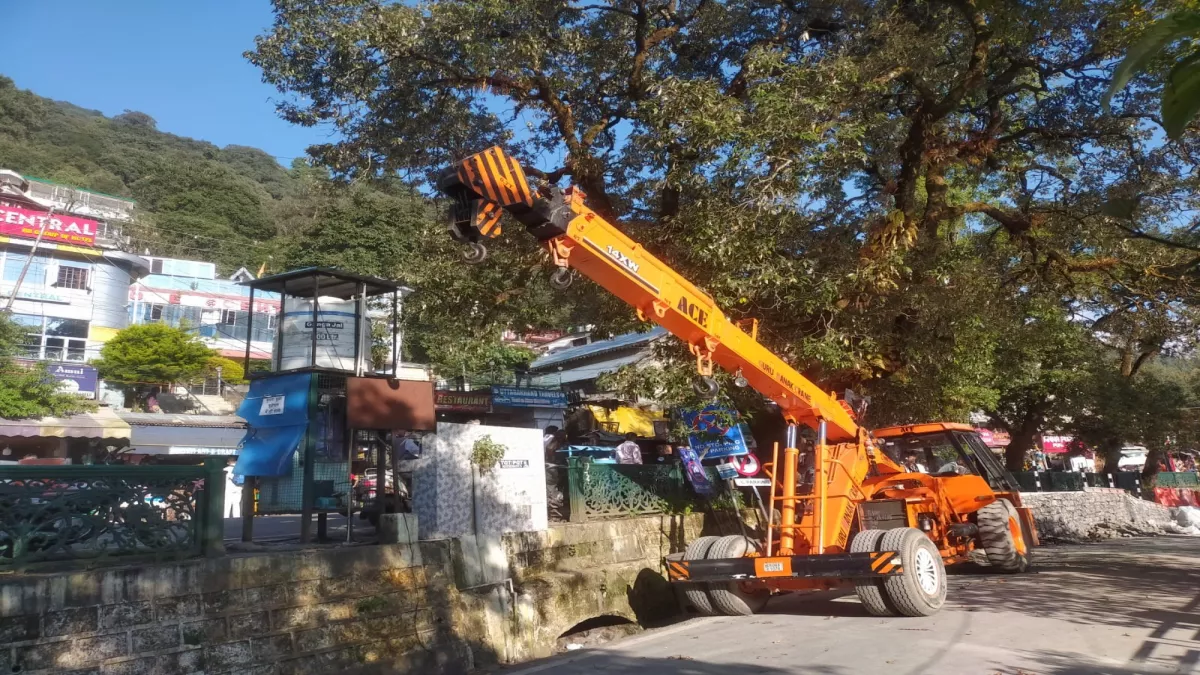 लोअर माल रोड पर सुरक्षा के इंतज़ाम, रैंप बनकर तैयार