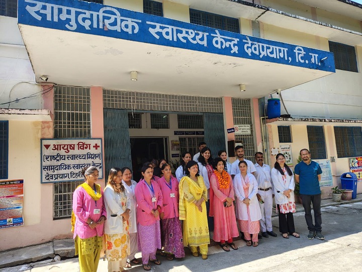 रोगियों से संवाद कर जानी स्वास्थ्य सुविधाओं की वास्तविक स्थिति