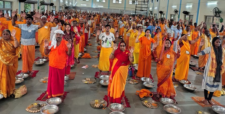 शास्त्रों में श्राद्ध का महत्व: तृप्त पितर देते हैं सुख, शांति और समृद्धि