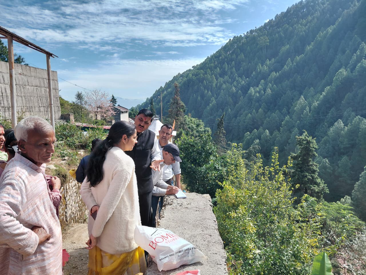 गोपाष्टमी के शुभ अवसर पर हुए कार्यक्रम में डीएम टिहरी की उपस्थिति रही