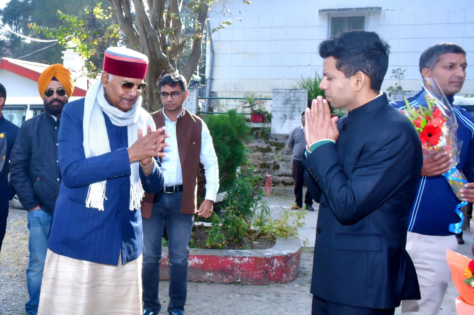 जिलाधिकारी अंशुल सिंह ने पूर्व राष्ट्रपति रामनाथ कोविंद से सौहार्दपूर्ण भेंटवार्ता की