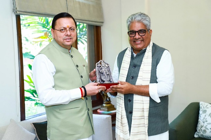 मुख्यमंत्री ने भूमि स्थानांतरण प्रक्रिया में त्वरित कार्रवाई का अनुरोध किया