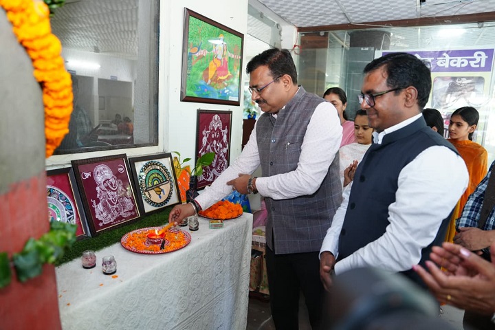 बाल देखरेख संस्थाओं के बच्चों की शिक्षा व प्रशिक्षण पर विशेष बल