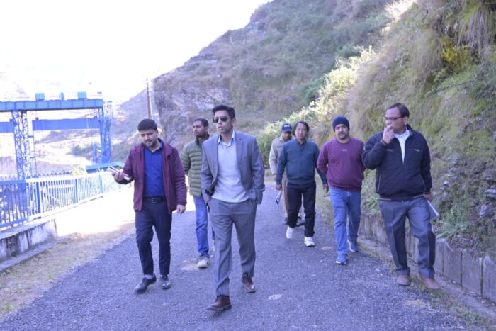 जिलाधिकारी अंशुल सिंह ने राम प्रसाद टम्टा कोसी बैराज का दौरा कर स्थल का विस्तृत निरीक्षण किया और क्षेत्र में पर्यटन विकास की संभावनाओं पर गंभीरतापूर्वक विचार-विमर्श किया