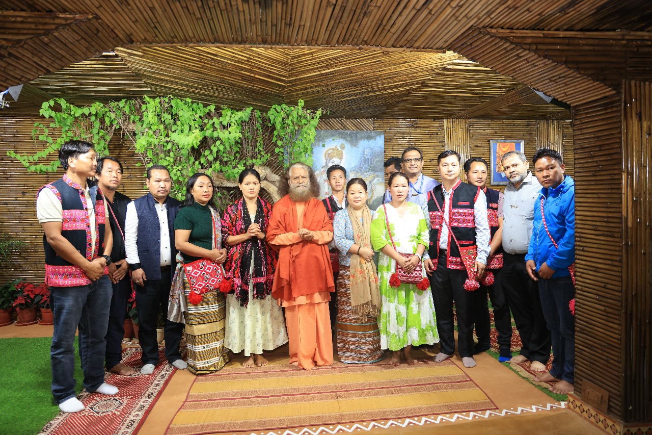 परमार्थ निकेतन में आध्यात्मिक भक्ति के साथ देशभक्ति का संदेश भी लोगों तक पहुँचाया गया