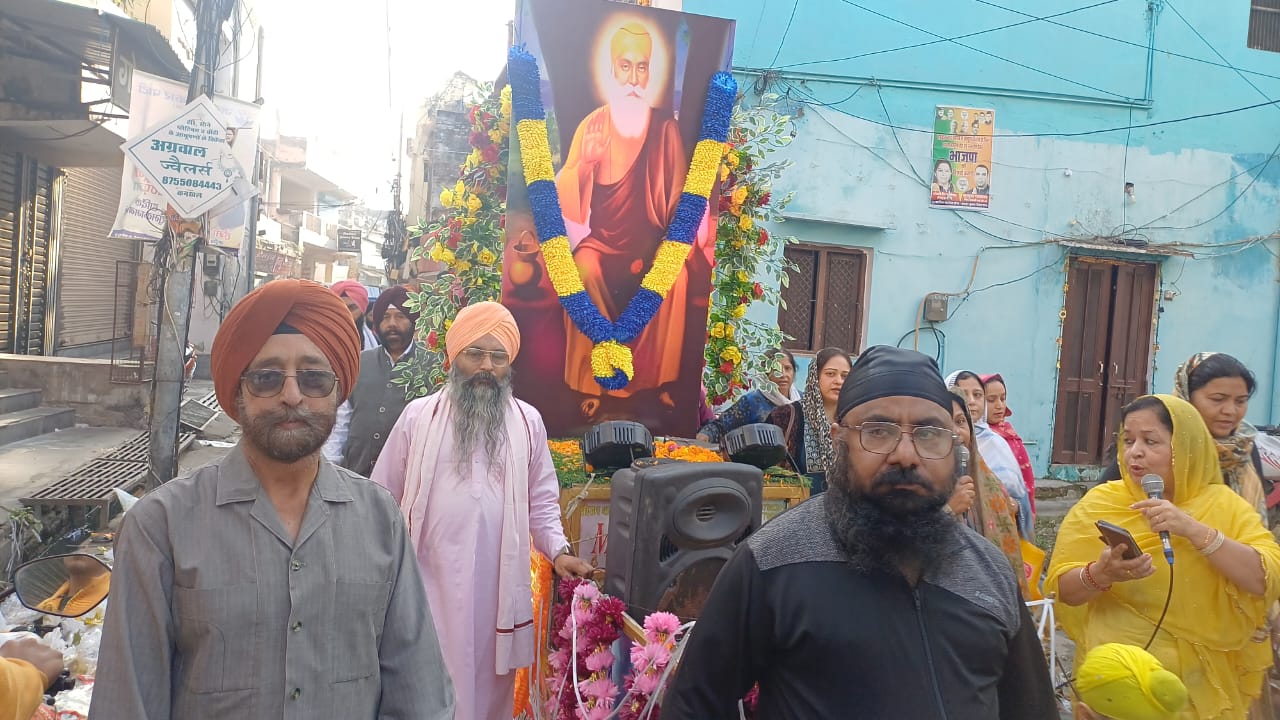 कनखल में गुरु अमरदास गुरुद्वारे में आज गुरु नानक देव जी के 556वें प्रकाश पर्व की भव्य धूम रही