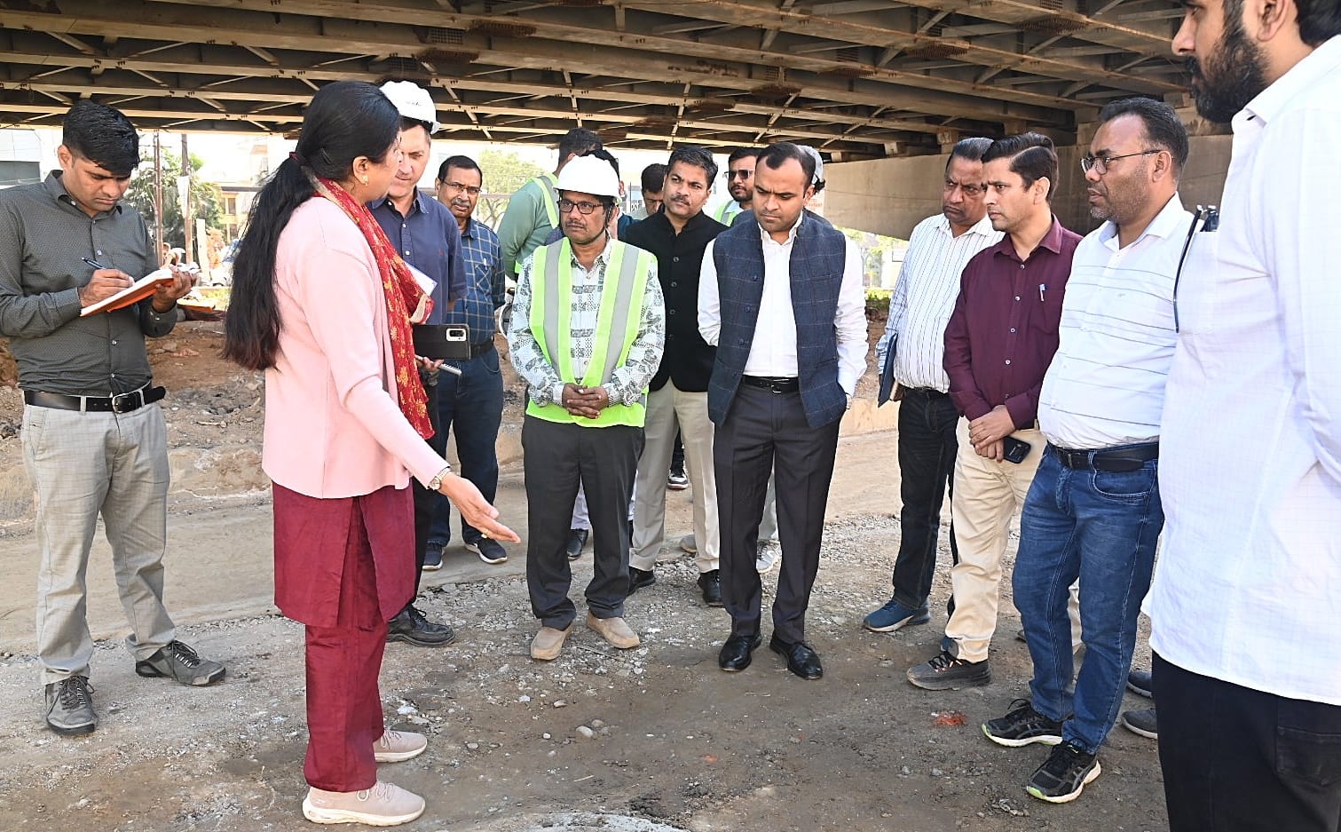 स्थानीय जनता की सुविधाओ को ध्यान में रखते हुए कार्य किया जाए: जिलाधिकारी