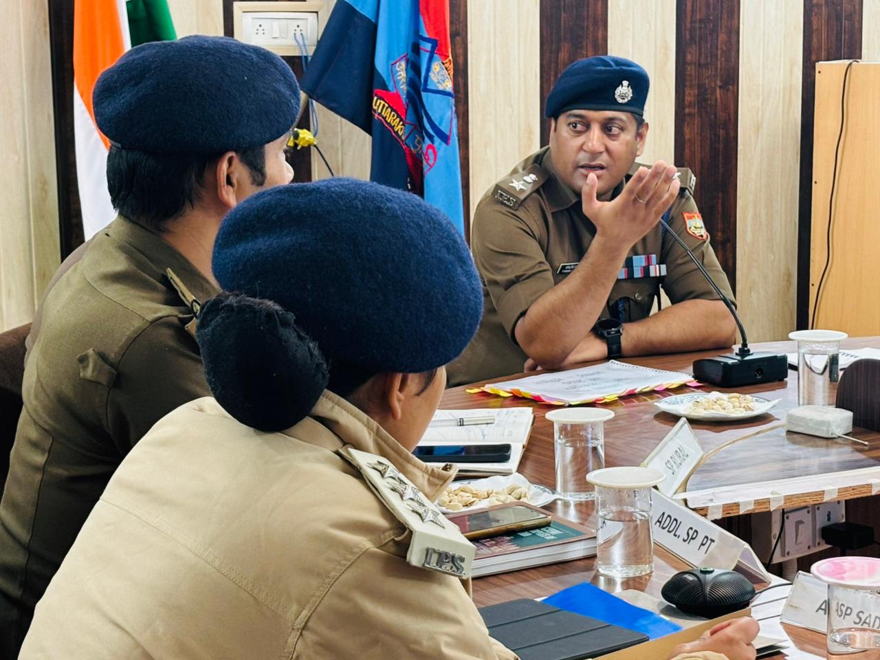 अपराध नियंत्रण पर एसएसपी डोबाल सख्त—लापरवाह थानेदारों को फटकार, पुलिसिंग और पारदर्शिता पर कड़े निर्देश