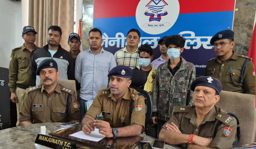 एसओजी व काठगोदाम पुलिस की संयुक्त टीम ने लाखों की चरस तस्करी कर रहे 02 तस्करों को किया गिरफ्तार