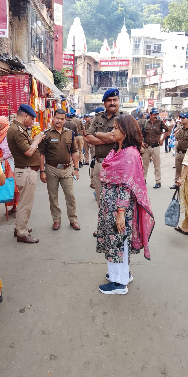 नगर निगम हरिद्वार का अतिक्रमण के खिलाफ संयुक्त अभियान, 17 चालान कर ₹7500 की वसूली