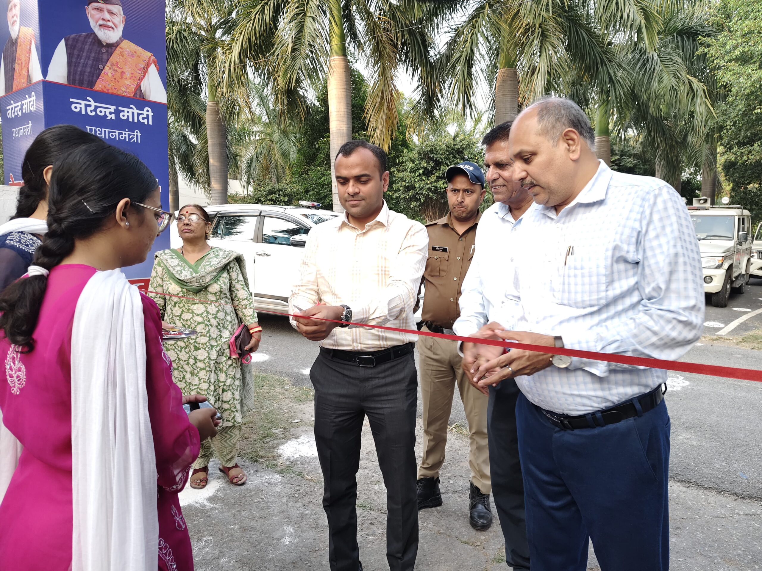 ऋषिकुल में विभिन्न विभागों द्वारा जन कल्याणकारी योजनाओं एवं विभिन्न स्वयं सहायता समूह द्वारा लगाए गए स्टालों का जिलाधिकारी ने किया निरीक्षण।