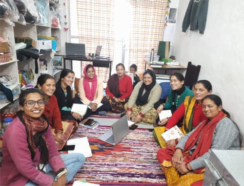 हिमालय की महिलाओं के चेहरों पर मुस्कान लाने वाली ‘प्रतिभा दीदी’ — दक्षिण भारत की इंजीनियर ने बदली चम्पावत की तस्वीर।