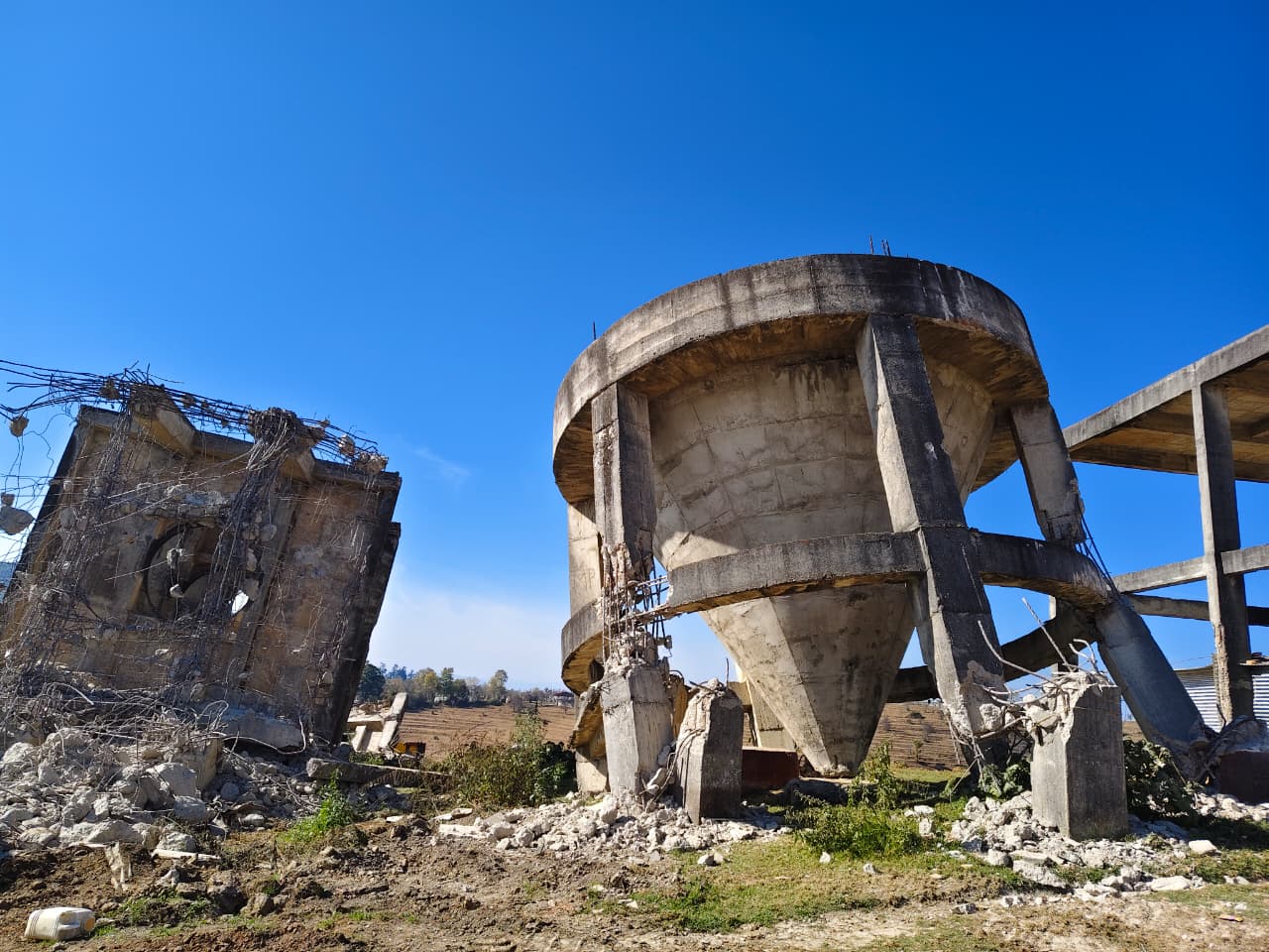 जब एक ईमानदार अफसर सीमेंट फैक्ट्री के सामने चट्टान बनकर खड़ा हो गया तो जन आन्दोलन को मिला च्यवनप्राश।