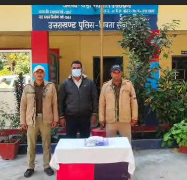 चरस के साथ एक आरोपी गिरफ्तार, बाईक सीज