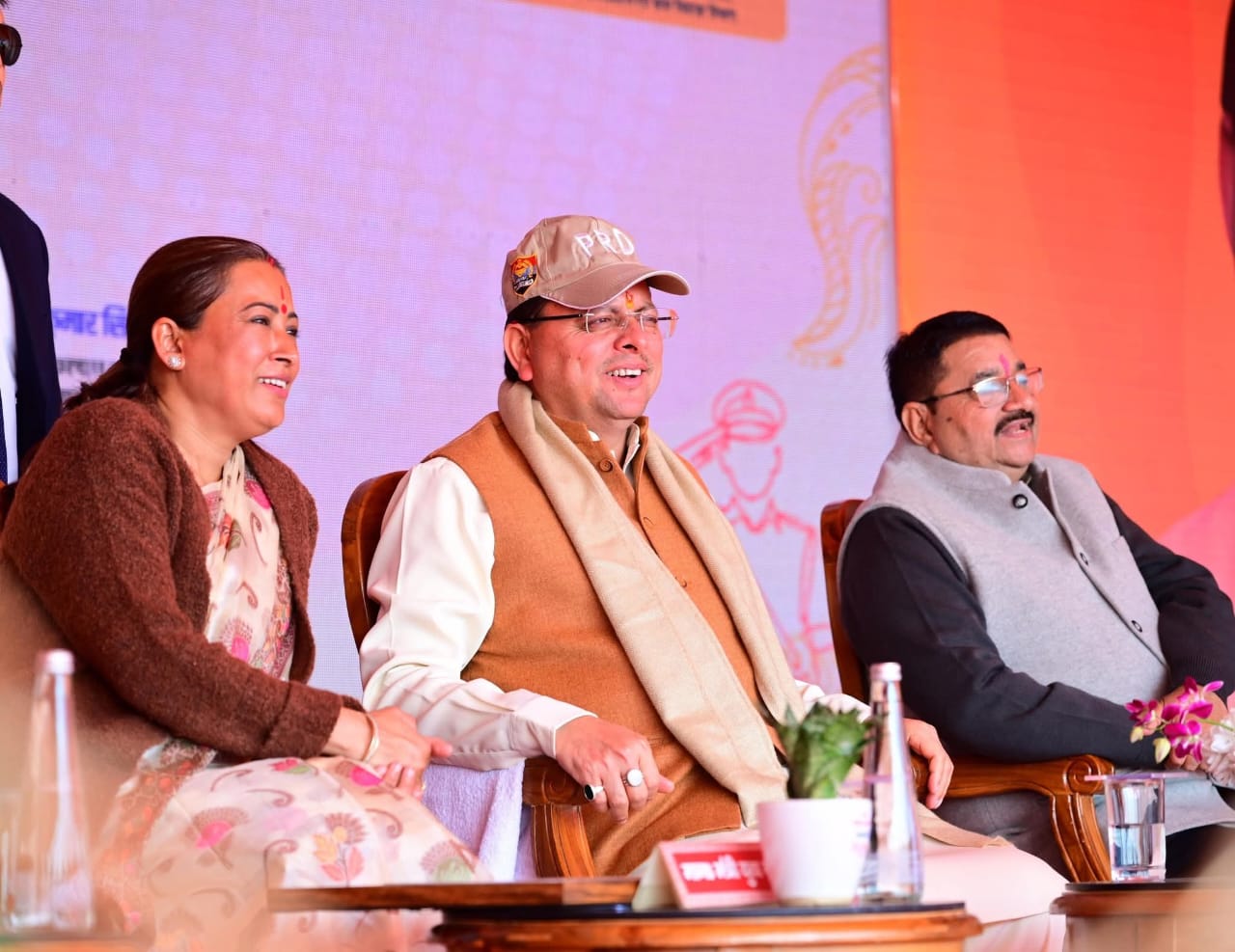 पीआरडी जवानों के बच्चों को छात्रवृत्ति और दिवंगत पीआरडी स्वयंसेवकों के आश्रितों को सहायता राशि के चेक भी प्रदान किए