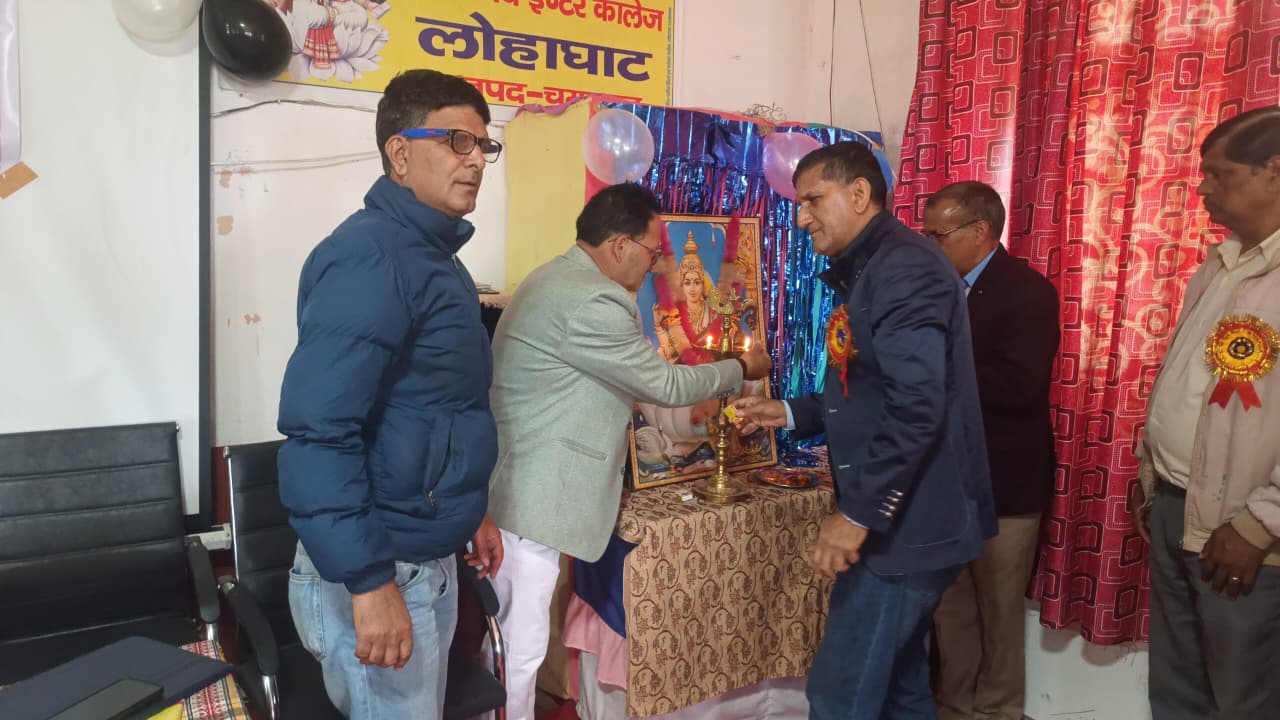 लोहाघाट में आधुनिक मध्यान्ह भोजन एवं वाचनालय बैठक स्थल का लोकार्पण