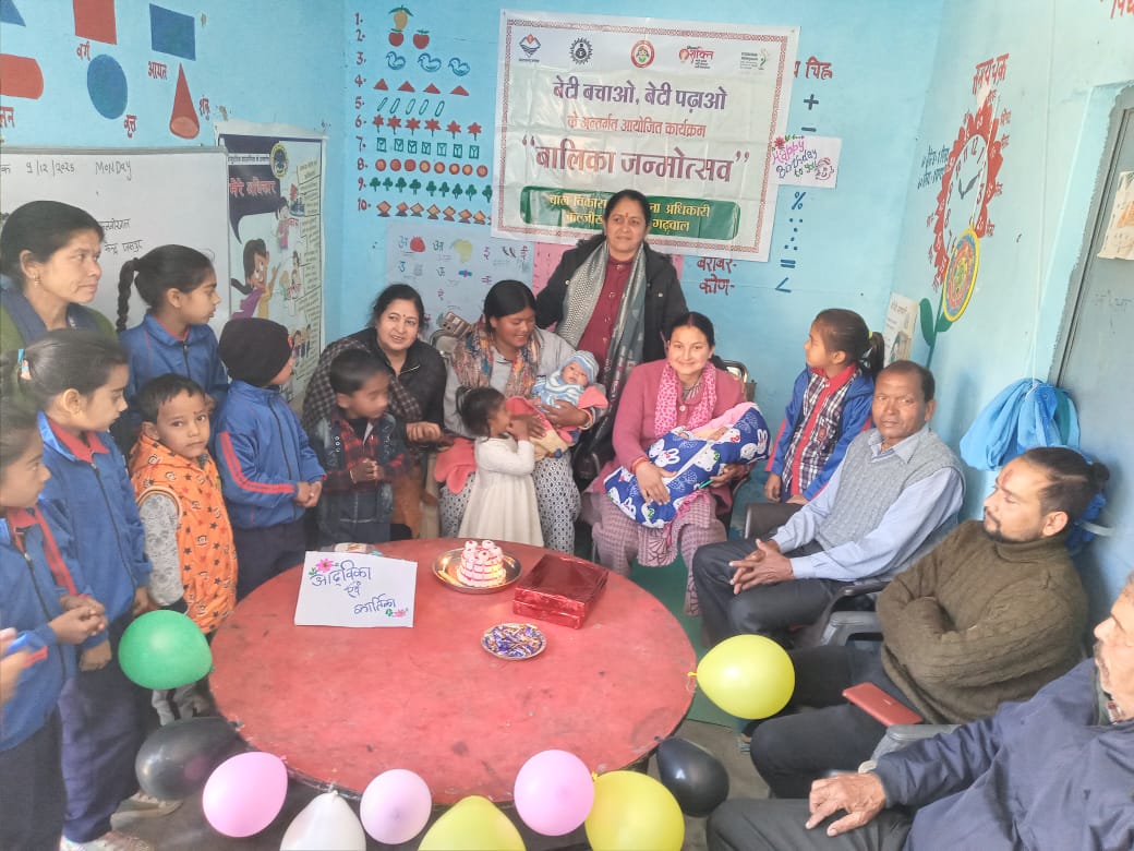 गोष्ठी में वन्य जीवों से बचाव हेतु ग्रामीणों को किया जागरूक