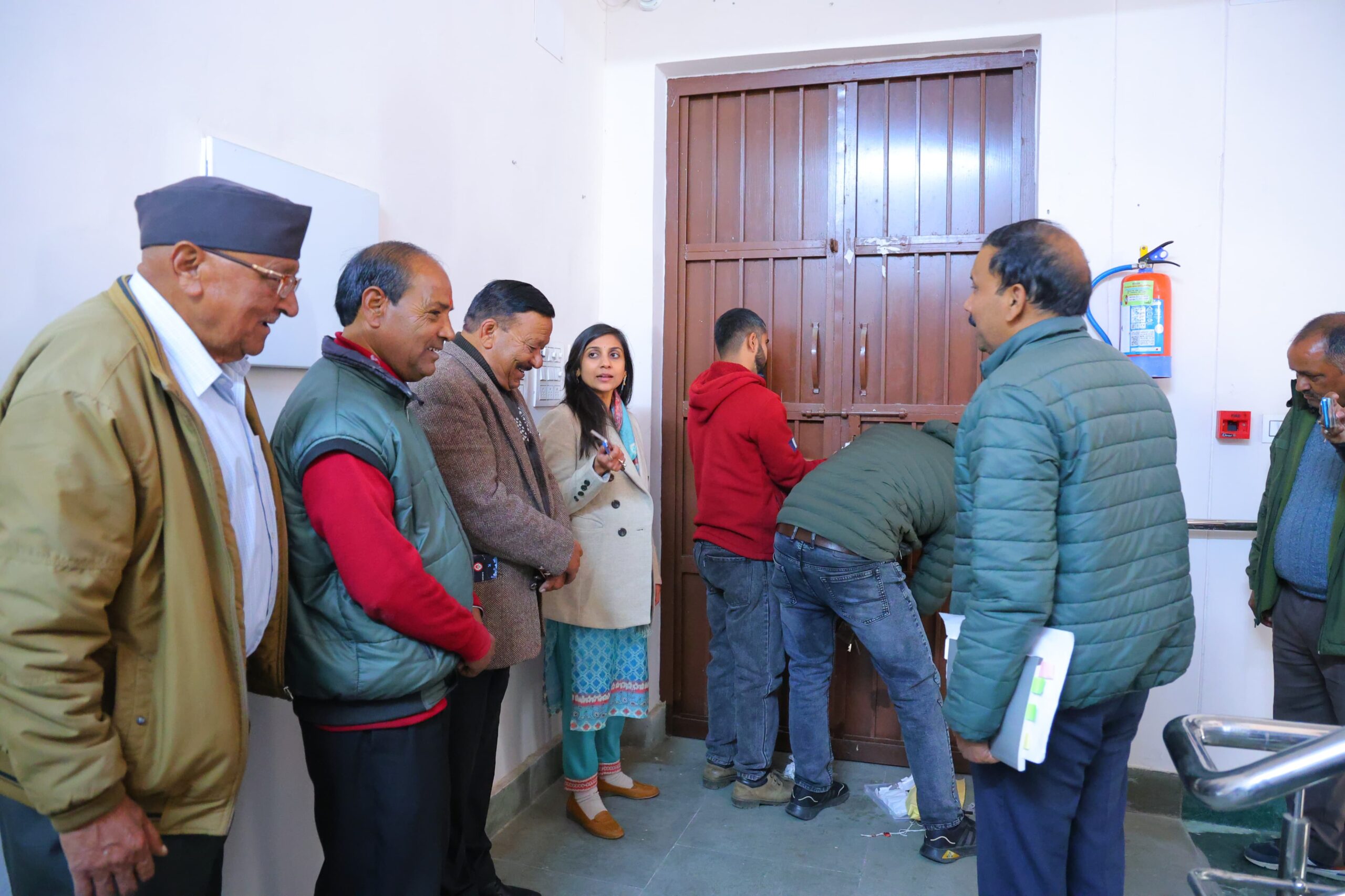 जिलाधिकारी ने त्रैमासिक निरीक्षण में ईवीएम वेयरहाउस की सुरक्षा परखी