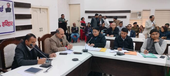 जिलाधिकारी मयूर दीछित ने 16 दिसंबर को विजय दिवस के आयोजन की तैयारियों की समीक्षा के लिए बैठक की