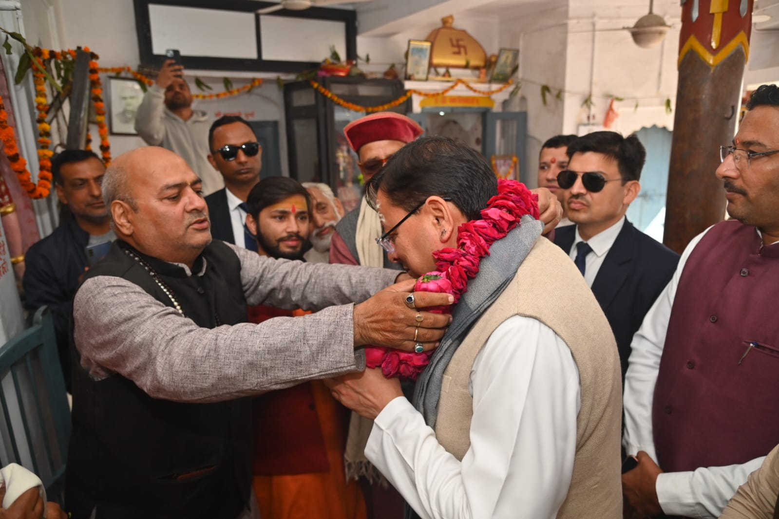 मुख्यमंत्री पुष्कर सिंह धामी ने सिद्ध पीठ हनुमानगढ़ी मंदिर, कनखल पहुंचकर पूजा-अर्चना कर प्रदेश की खुशहाली की कामना की।