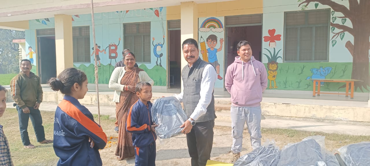 सेवार्थ समूह ने राजकीय प्राथमिक विद्यालय भरौनी में बांटे बैग