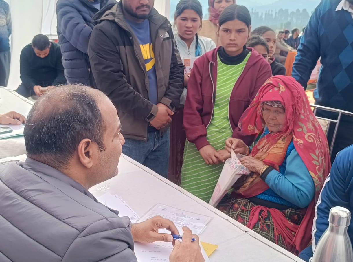 मुख्यमंत्री के मॉडल जिले में शिविरों से बदली ज़िंदगी, पेंशन से लेकर प्रमाण पत्र तक मौके पर समाधान।
