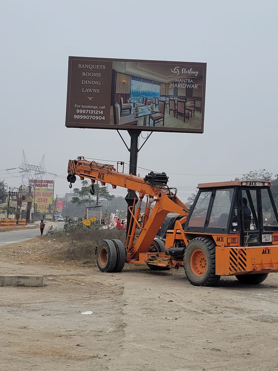 जिला अधिकारी मयूर दीक्षित के निर्देशन में जनपद में अतिक्रमण हटाओ अभियान निरंतर है जारी