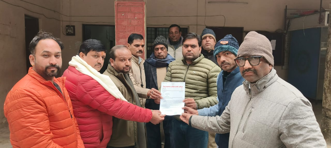 जिला महानगर कांग्रेस कमेटी हरिद्वार ने भाजपा सरकार में कैबिनेट मंत्री रेखा आर्य के पति द्वारा महिलाओं के लिए की गई आपत्तिजनक टिप्पणी और मानसिकता के विरोध में सिटी मजिस्ट्रेट के माध्यम से प्रधानमंत्री को ज्ञापन प्रेषित किया।