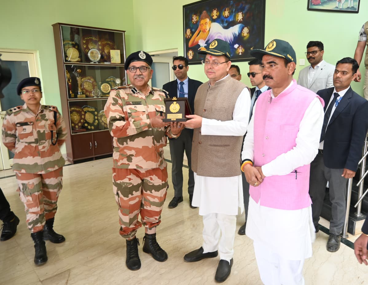 36वीं वाहिनी के हिमवीरों ने दिया गार्ड ऑफ ऑनर, पर्यावरण व आपदा सेवा में योगदान की सराहना।