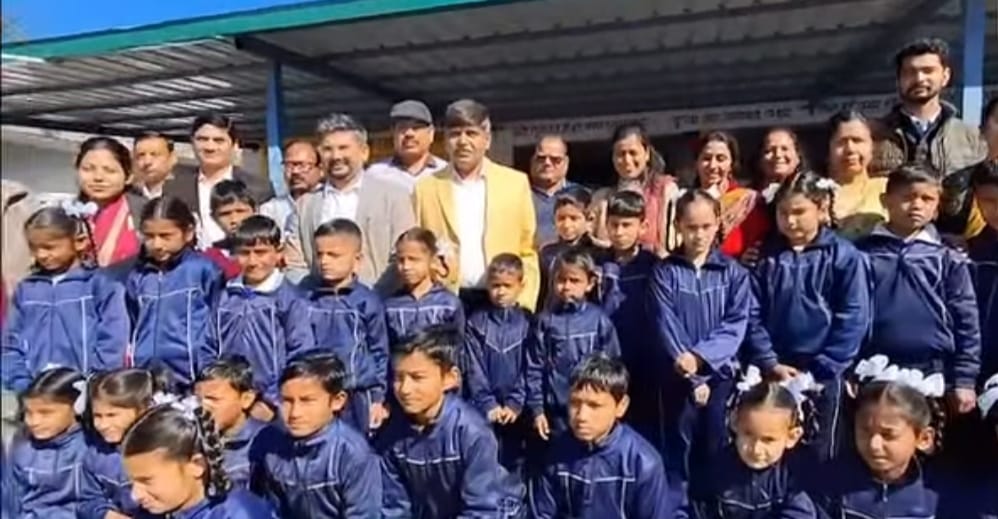 प्रमुख सचिव डॉ. आर मीनाक्षी सुंदरम ने राजकीय प्राथमिक विद्यालय की व्यवस्थाओं का किया औचक निरीक्षण