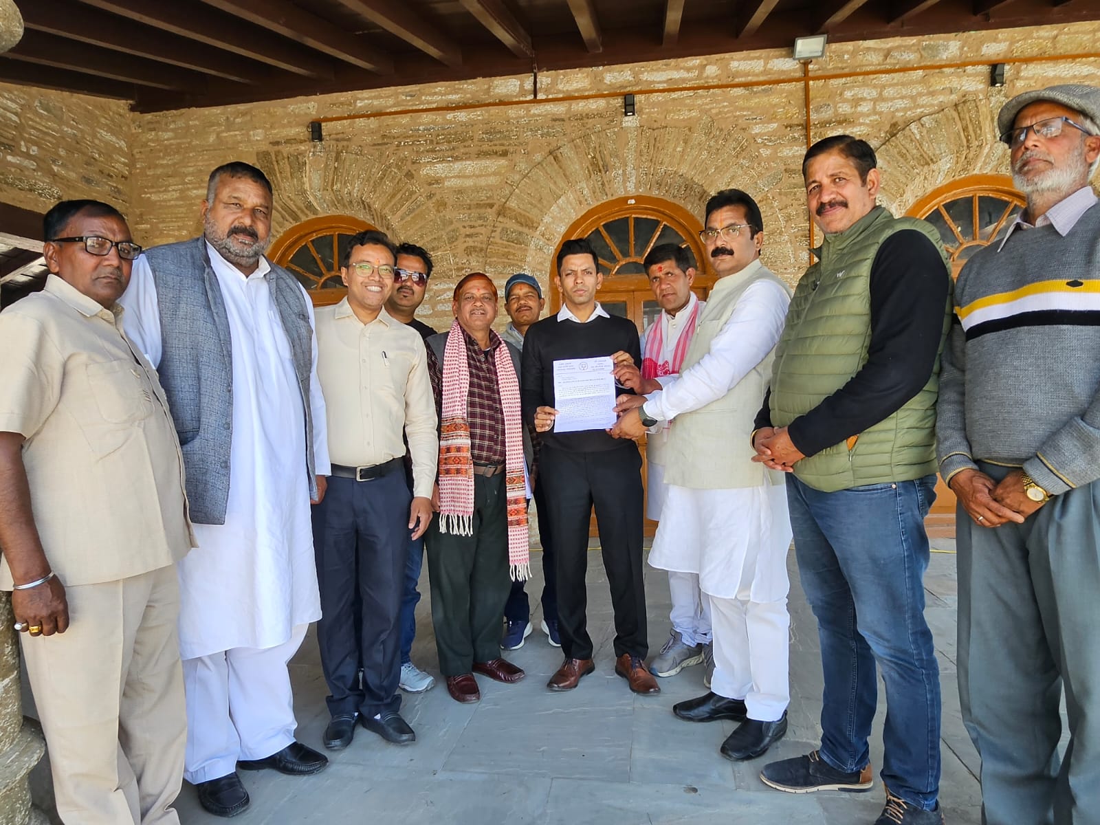 राज्य आंदोलनकारियों की पेंशन बढ़ाने व समस्याओं के समाधान की मांग, ज्ञापन सौंपा