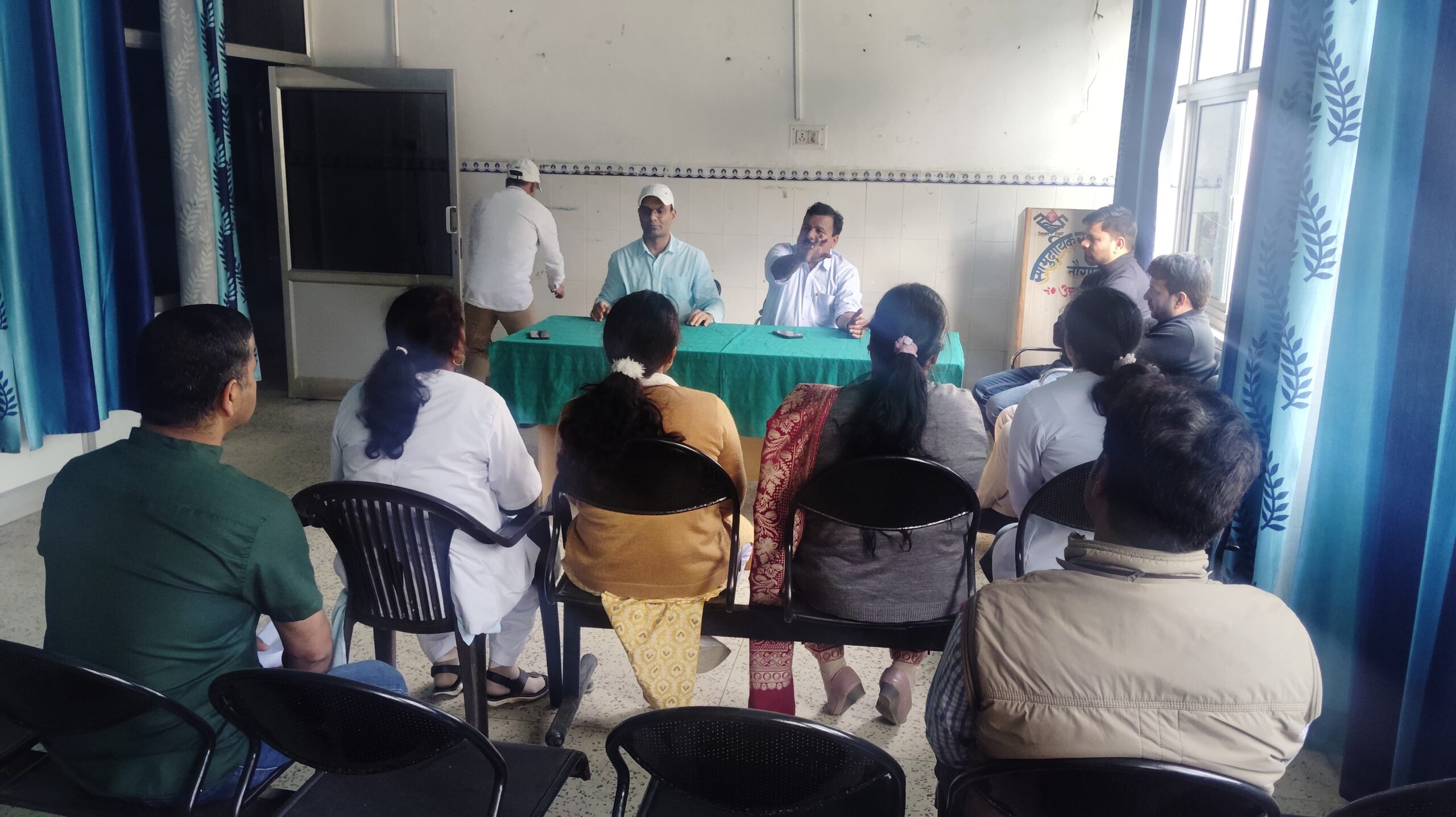 चारधाम यात्रा को लेकर स्वास्थ्य विभाग की तैयारी तेज, यात्रा मार्ग की चिकित्सा व्यवस्थाओं की समीक्षा