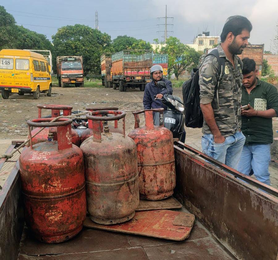 घरेलू गैस के व्यावसायिक उपयोग पर जिलाधिकारी सख्त