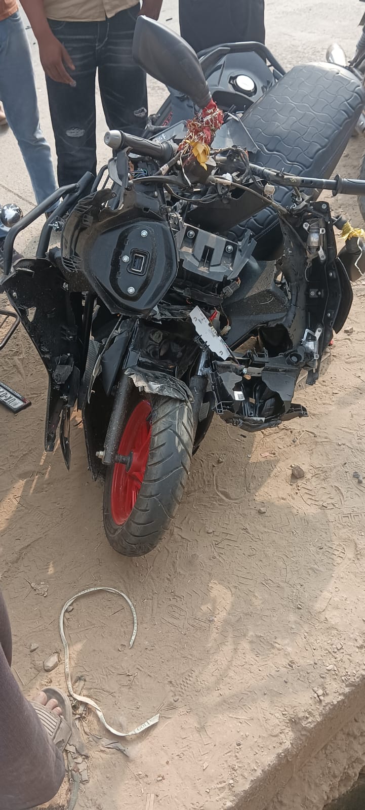 भीषण सड़क हादसे में स्कूटी सवार गंभीर रूप से घायल, लोडर चालक वाहन सहित मौके से ओझल