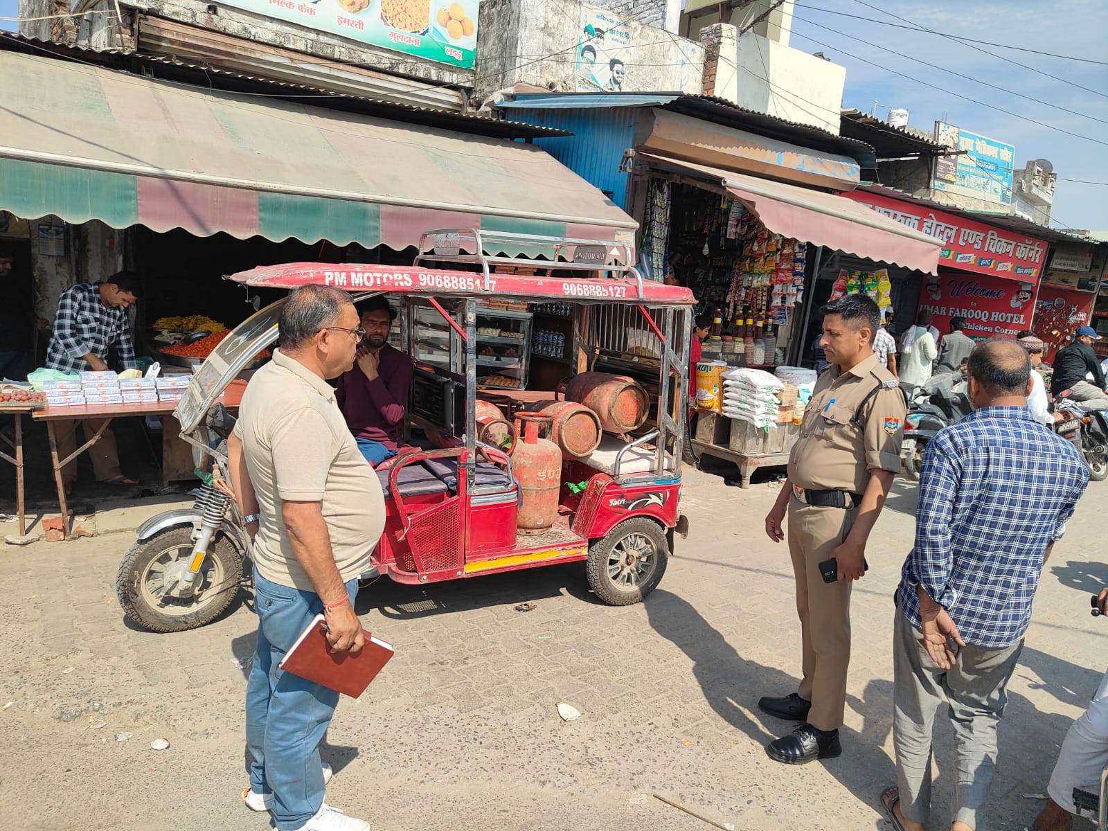 घरेलू गैस सिलेंडरों के व्यावसायिक उपयोग पर जिलाधिकारी का कड़ा प्रहार, कलियर क्षेत्र में छापेमारी के दौरान 05 सिलेंडर जब्त