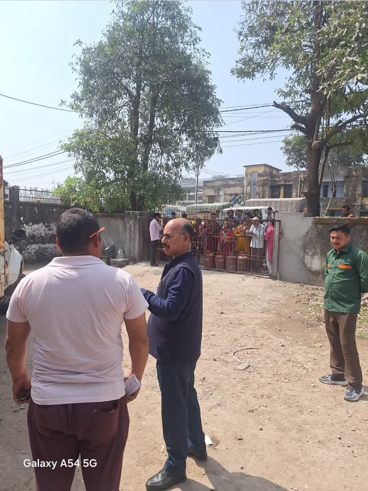 ईरान–इजराइल तनाव के बीच चम्पावत प्रशासन सतर्क, बनबसा–टनकपुर में गैस आपूर्ति व्यवस्था मजबूत।